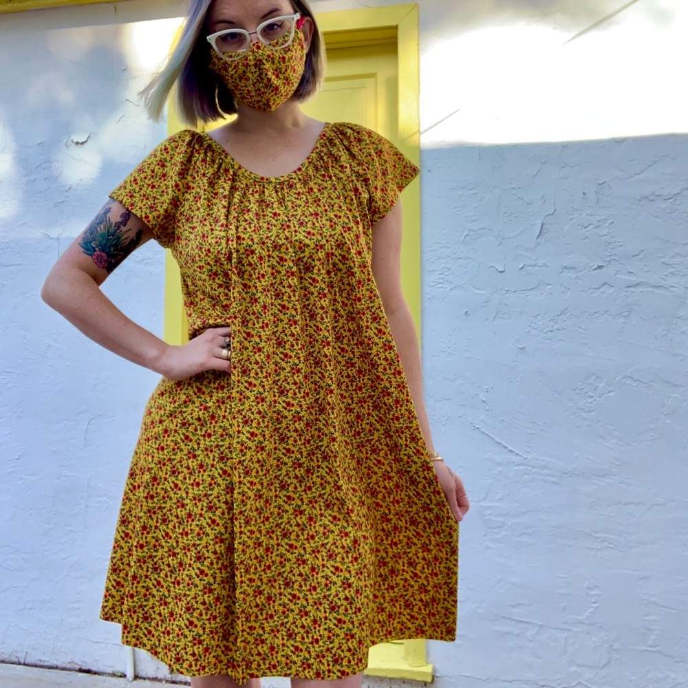 VTG 1970s Ditsy Floral Mini Dress with Face Mask